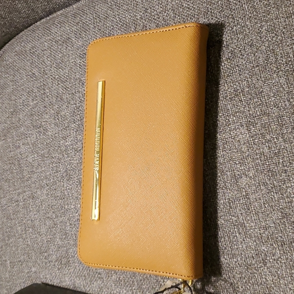 Tan Steve Madden Zipper Wallet - Picture 11 of 11